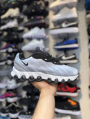 Tênis Nike DN8