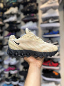 Tênis Nike DN8