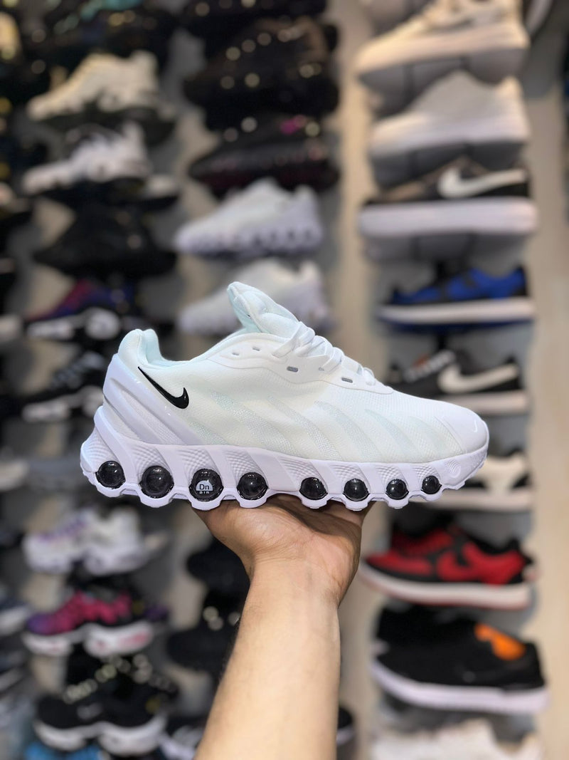 Tênis Nike DN8