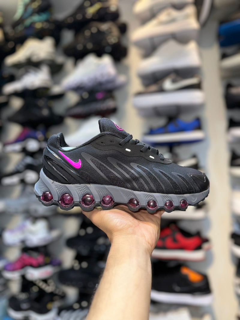 Tênis Nike DN8