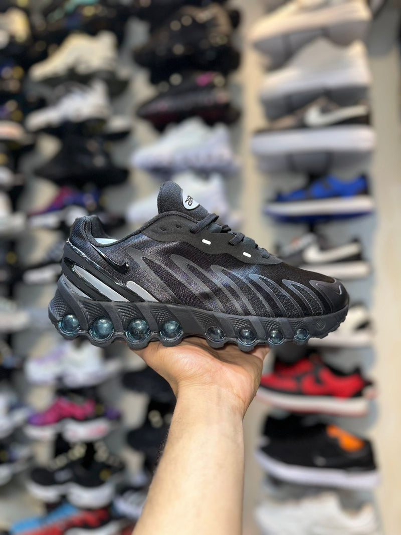 Tênis Nike DN8